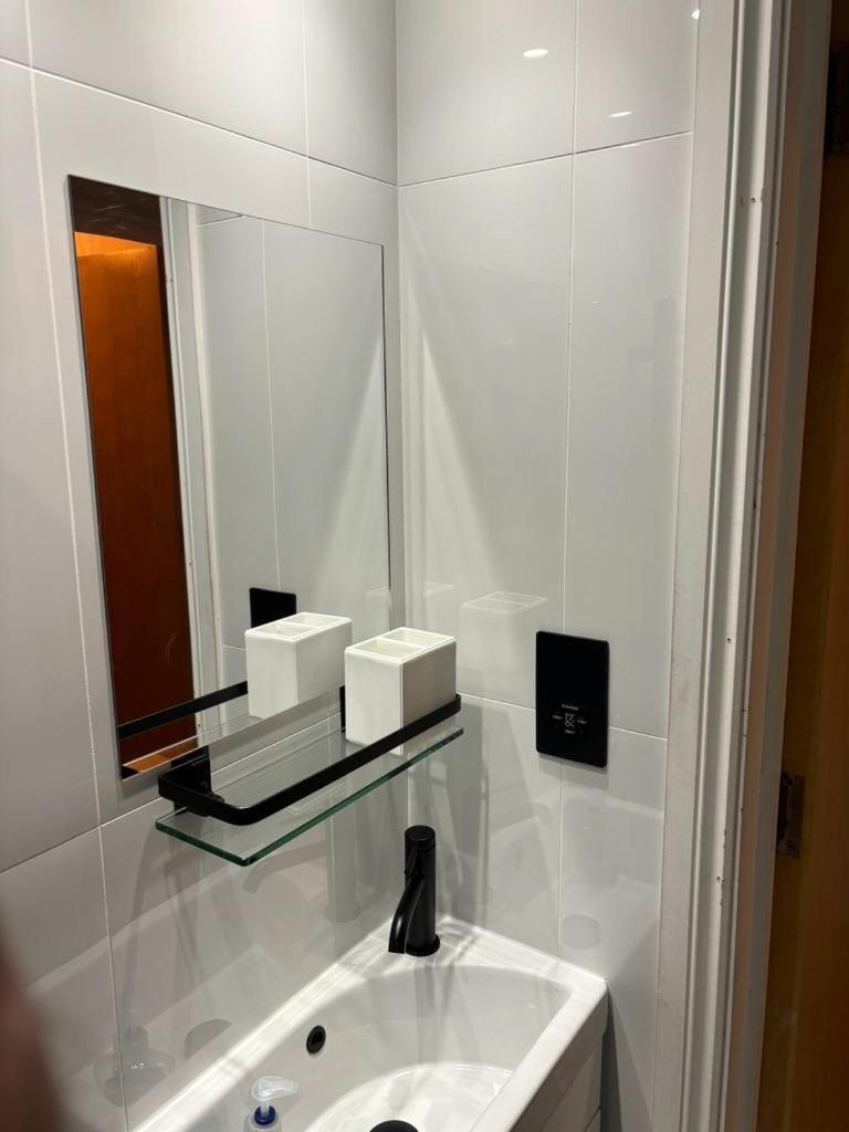 Studio Flat In The Heart Of St. Johns Wood London Bagian luar foto